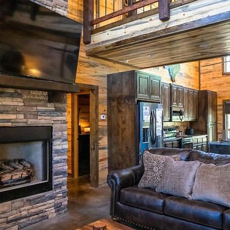 The Big Tex Luxury Cabin Is Epic Броукън Боу Екстериор снимка