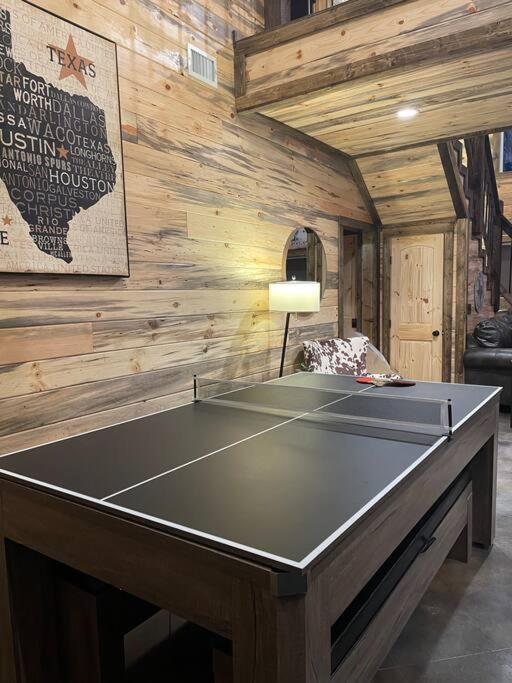 The Big Tex Luxury Cabin Is Epic Броукън Боу Екстериор снимка