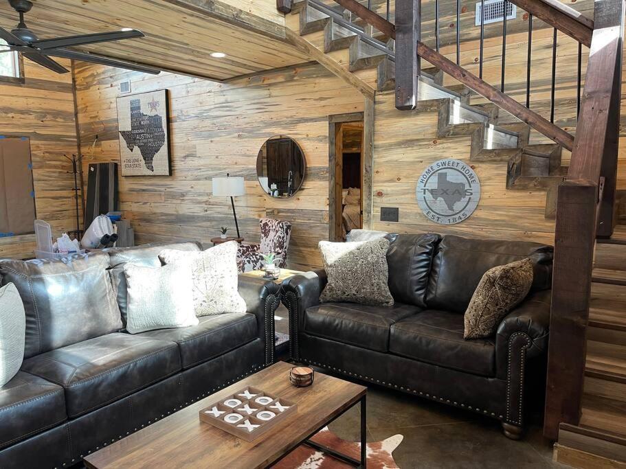 The Big Tex Luxury Cabin Is Epic Броукън Боу Екстериор снимка