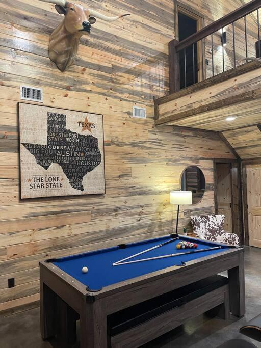 The Big Tex Luxury Cabin Is Epic Броукън Боу Екстериор снимка