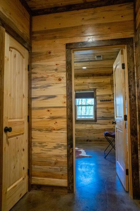 The Big Tex Luxury Cabin Is Epic Броукън Боу Екстериор снимка