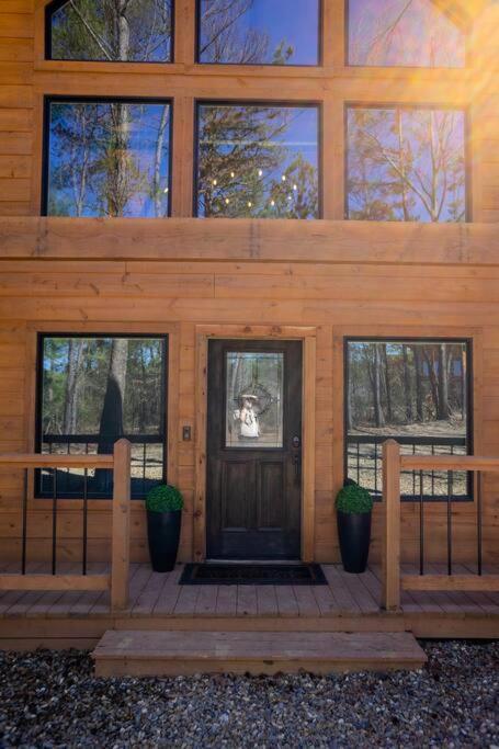 The Big Tex Luxury Cabin Is Epic Броукън Боу Екстериор снимка