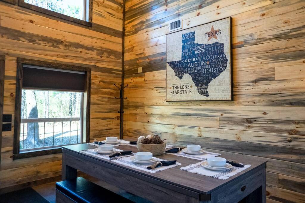The Big Tex Luxury Cabin Is Epic Броукън Боу Екстериор снимка