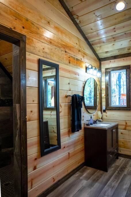 The Big Tex Luxury Cabin Is Epic Броукън Боу Екстериор снимка