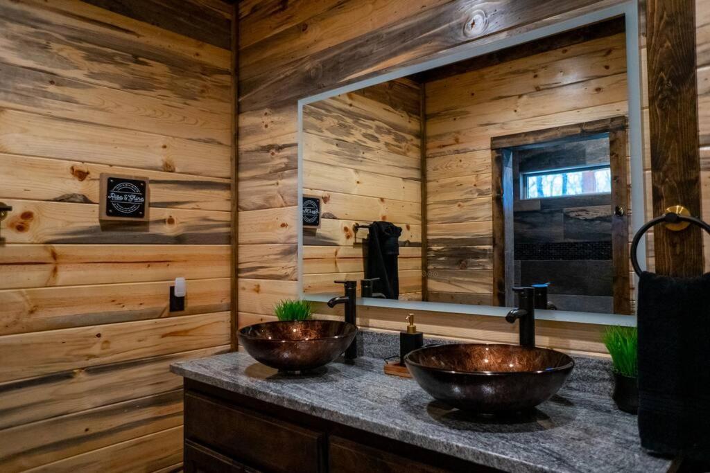 The Big Tex Luxury Cabin Is Epic Броукън Боу Екстериор снимка