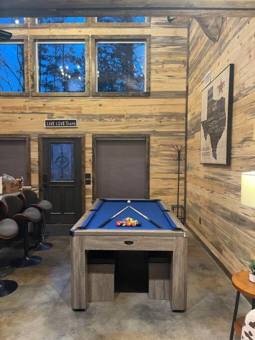 The Big Tex Luxury Cabin Is Epic Броукън Боу Екстериор снимка