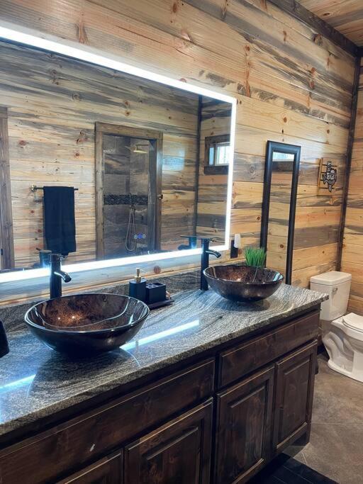 The Big Tex Luxury Cabin Is Epic Броукън Боу Екстериор снимка