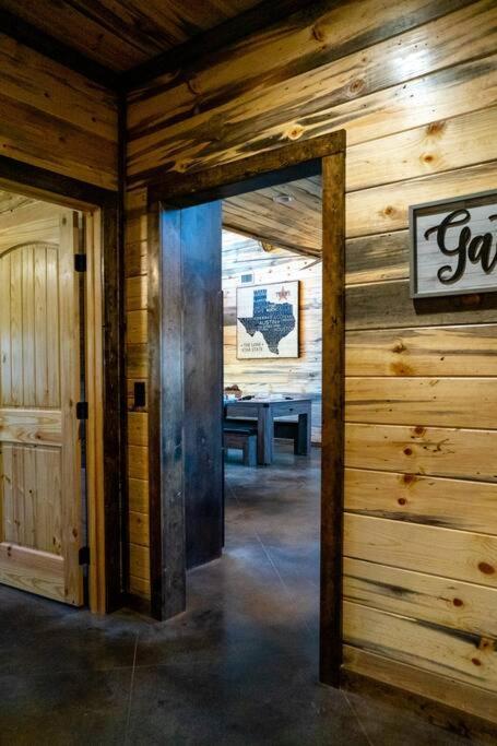 The Big Tex Luxury Cabin Is Epic Броукън Боу Екстериор снимка