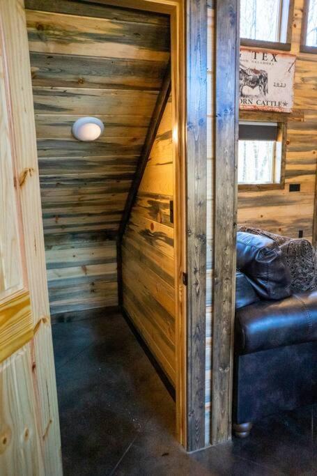 The Big Tex Luxury Cabin Is Epic Броукън Боу Екстериор снимка