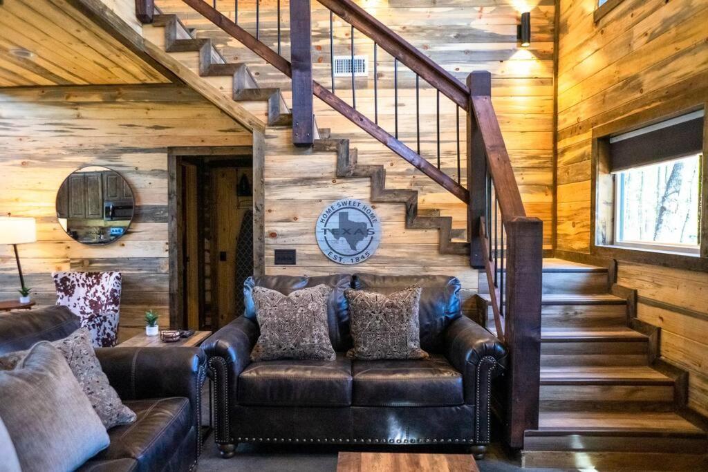 The Big Tex Luxury Cabin Is Epic Броукън Боу Екстериор снимка
