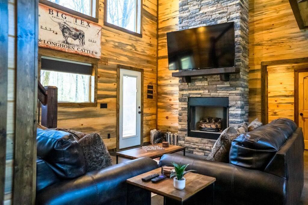 The Big Tex Luxury Cabin Is Epic Броукън Боу Екстериор снимка