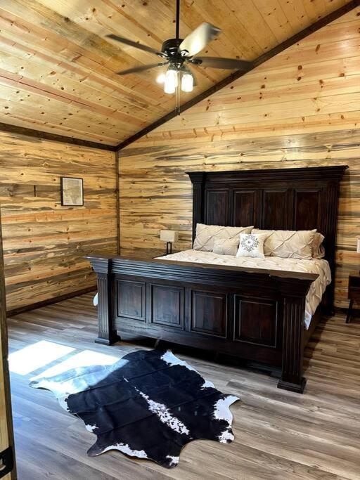 The Big Tex Luxury Cabin Is Epic Броукън Боу Екстериор снимка
