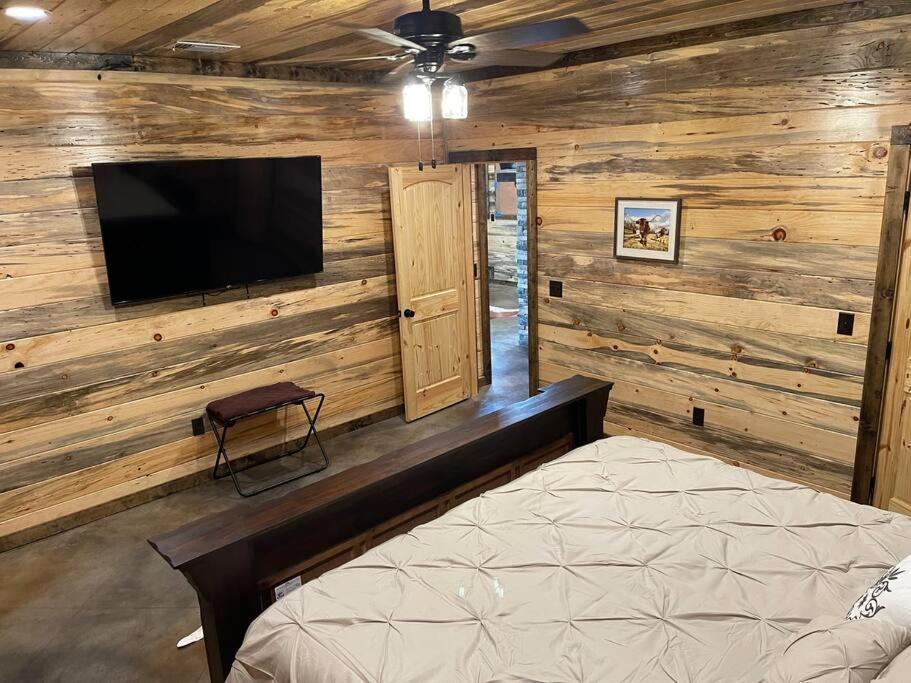The Big Tex Luxury Cabin Is Epic Броукън Боу Екстериор снимка