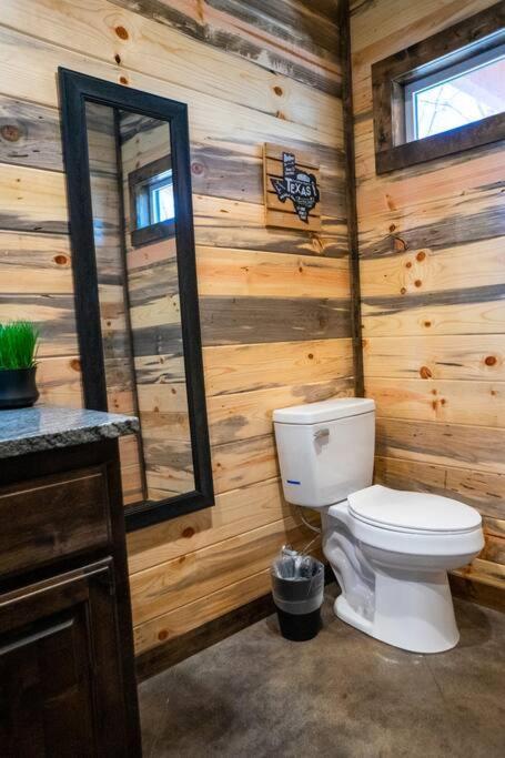 The Big Tex Luxury Cabin Is Epic Броукън Боу Екстериор снимка