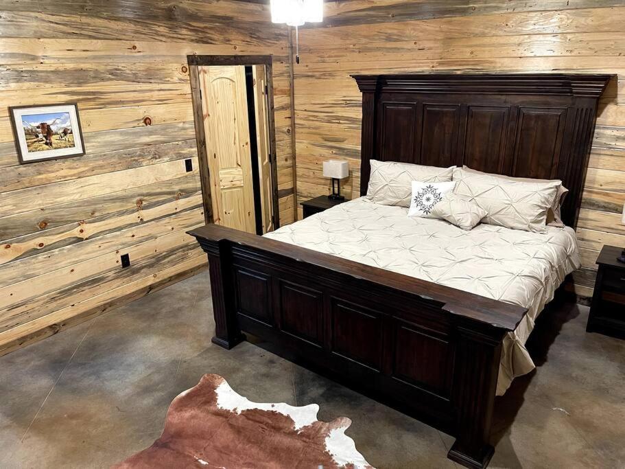 The Big Tex Luxury Cabin Is Epic Броукън Боу Екстериор снимка