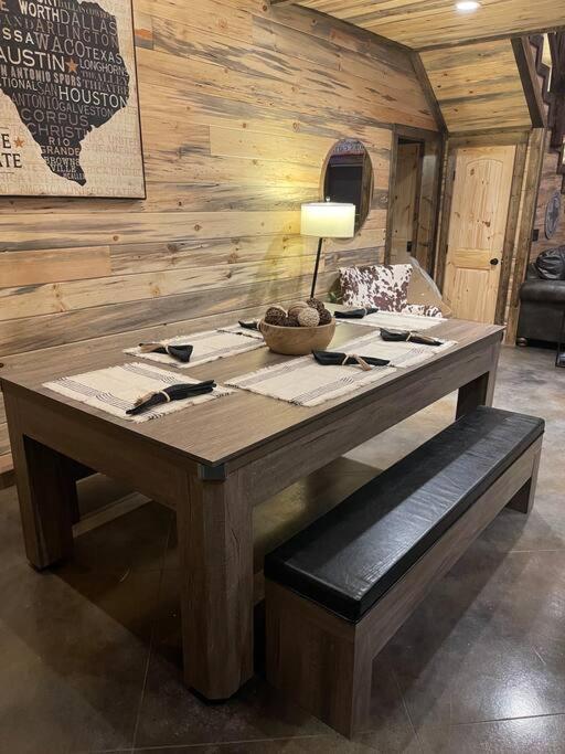 The Big Tex Luxury Cabin Is Epic Броукън Боу Екстериор снимка