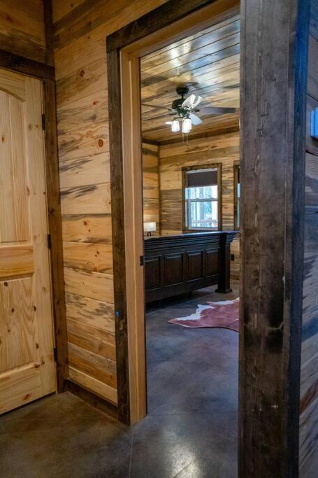 The Big Tex Luxury Cabin Is Epic Броукън Боу Екстериор снимка