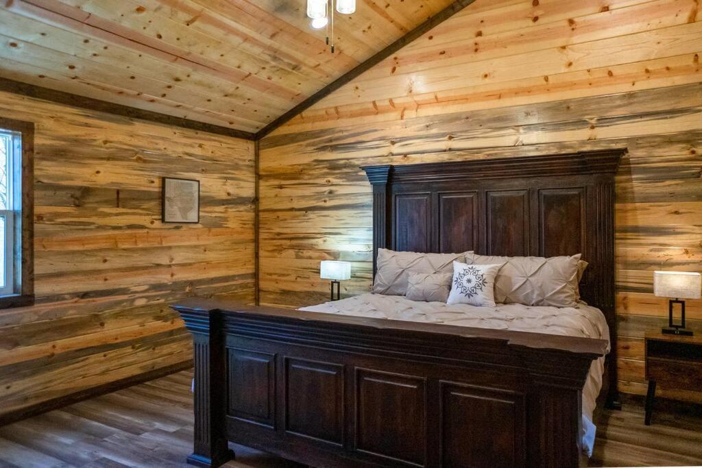 The Big Tex Luxury Cabin Is Epic Броукън Боу Екстериор снимка